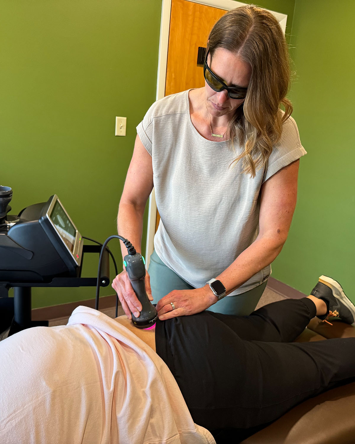 IMG_0730 copy Dr. Kerstin Zock DC using laser therapy on a patients back